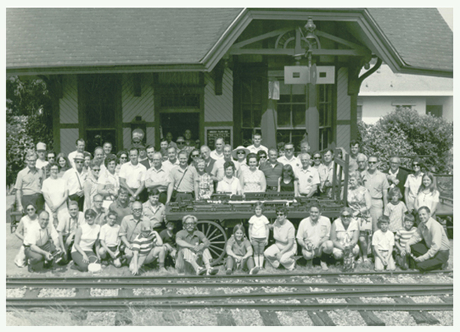 1971 convention goers pose in front of The Grizzly Flats depot