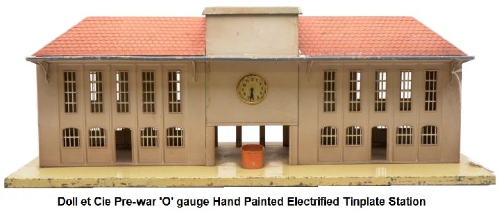 Doll et Cie Pre-war 'O' gauge Hand Painted Electrified Tinplate Station