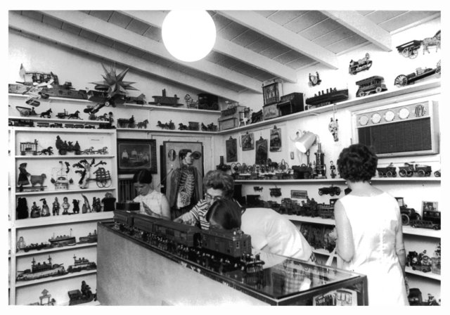 wardsantiquetoycollecton9.jpg