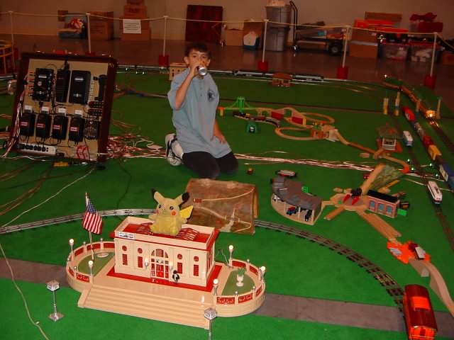 christopherkeppeloperatesrichardkeppelsfloortrainlayoutattheconventionhall.jpg