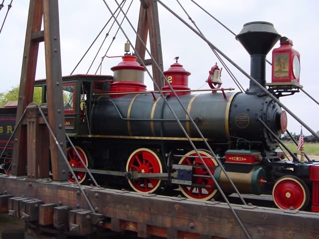 wardkimballsemmanevadasteamlocoattheorangeempirerailwaymuseumontheturntable2.jpg