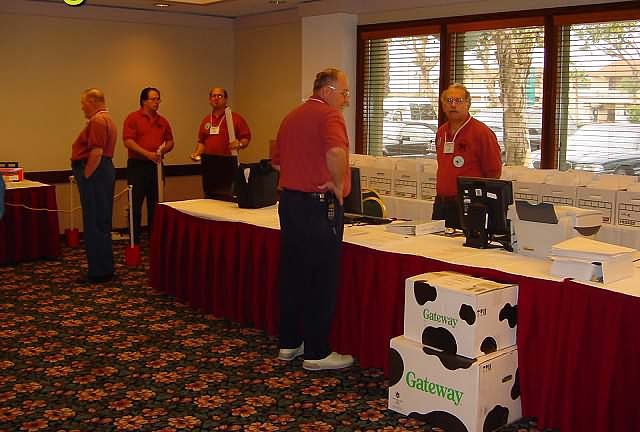westerndivisionorganizersmanningtheregistrationdeskwaitingfortherushofattendees.jpg