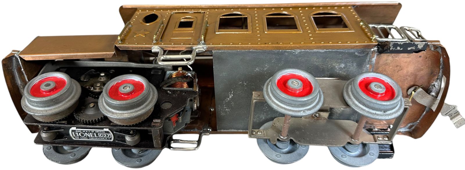 Cantey Johnson built Grammes Standard ga set with Lionel motor, drive unit and non-powered wheel set in loco, fit with Lionel type couplers